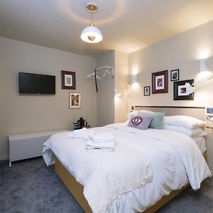 Camera standard con letto king size